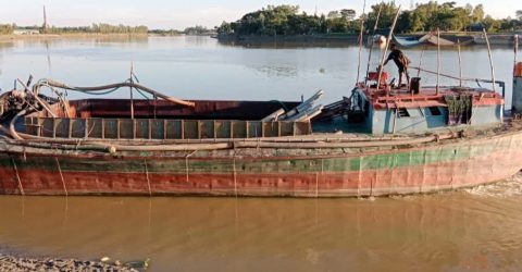 সুনামগঞ্জের লাগোয়া কুশিয়ারা নদীতে অবৈধ ড্রেজার মেশিনের তান্ডব,নদীভাঙনের মুখে শত শত ঘরবাড়ি