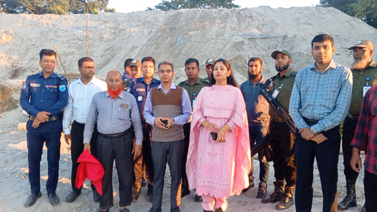 অবৈধ বালু মাহলে ইউএনওর অভিযান ৭০ লাখ টাকার বালু জব্দ!