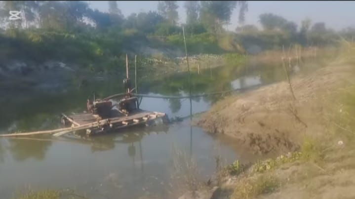 ভাকুলিয়ায় ড্রেজার আতঙ্ক: বালুদস্যু পলাশের বিরুদ্ধে ব্যবস্থা কোথায়?