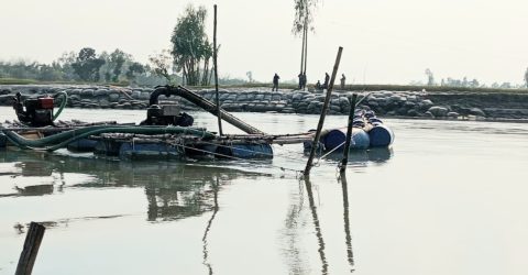 তিন নদীতে অবৈধ বালু উত্তোলনের দাপট, প্রশাসনের নীরবতা প্রশ্নে?