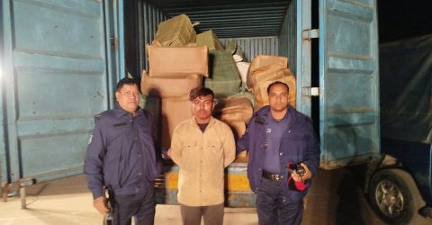 নরসিংদীতে পুলিশের অভিযানে অর্ধ কোটি টাকার প্রসাধনী উদ্ধার