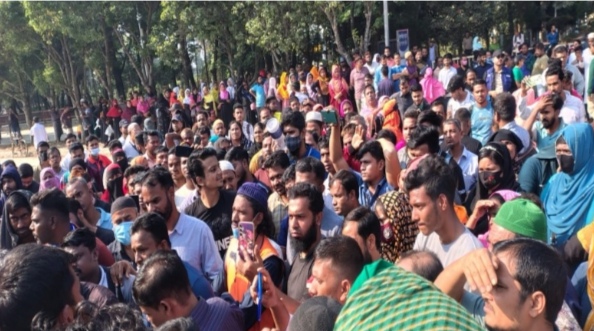 কুমিল্লা ইপিজেডে বেতন–ভাতার দাবিতে শ্রমিকদের বিক্ষোভ