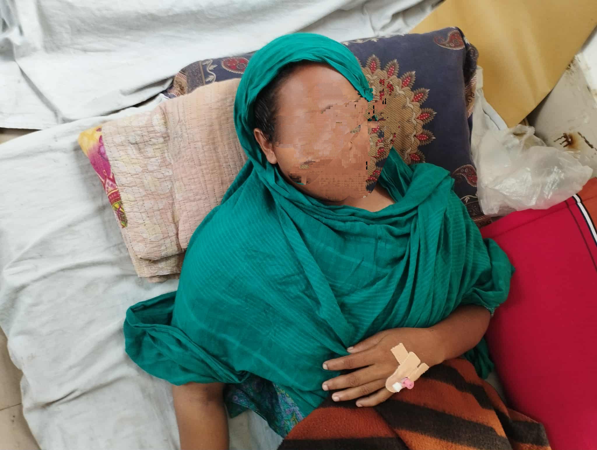 যৌতুক না পেয়ে নড়াইলে স্ত্রীকে নির্মমভাবে পিটিয়ে জখম করল স্বামী