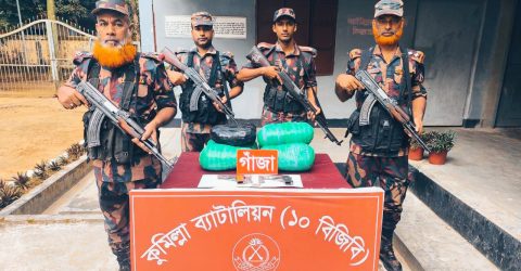 কুমিল্লা সীমান্তে ১০-বিজিবির অভিযানে বিদেশি পিস্তল ও গাঁজা উদ্ধার