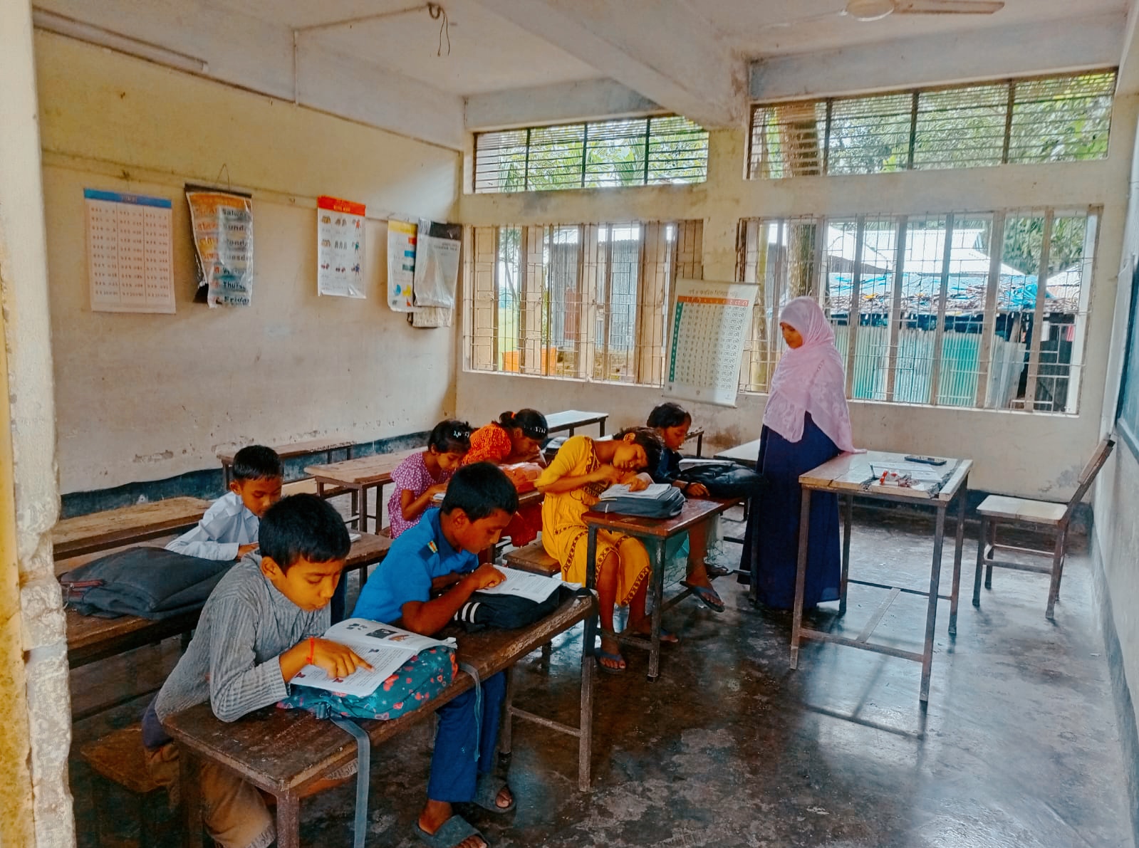 গ্রামে স্কুল আছে, কিন্তু ছাত্র নেই—অবকাঠামো থাকলেও শিক্ষা পিছিয়ে