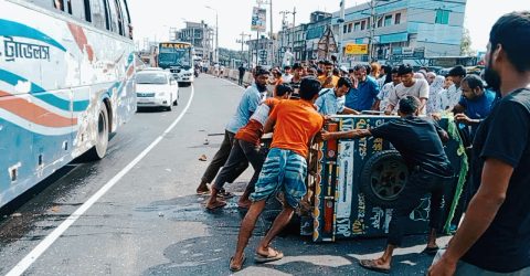 বাস-অটোরিকশা মুখোমুখি সংঘর্ষে দুইজন নিহত!