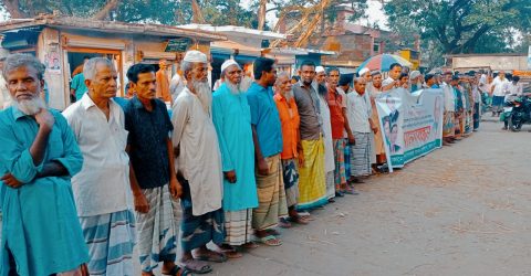 নওগাঁর মান্দায় বিএনপির মনোনীত প্রার্থী পরিবর্তনের দাবিতে মানববন্ধন
