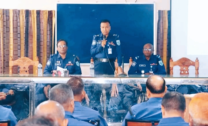 দিনাজপুরে পুলিশ সদস্যদের নির্বাচনি দায়িত্বে দক্ষতা বৃদ্ধিমূলক প্রশিক্ষণ কর্মশালা অনুষ্ঠিত