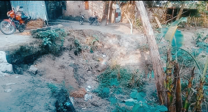 পলাশবাড়ীর কিশোরগাড়ীতে সড়ক ও কালভার্ট ভেঙে পড়ায় চরম ভোগান্তি