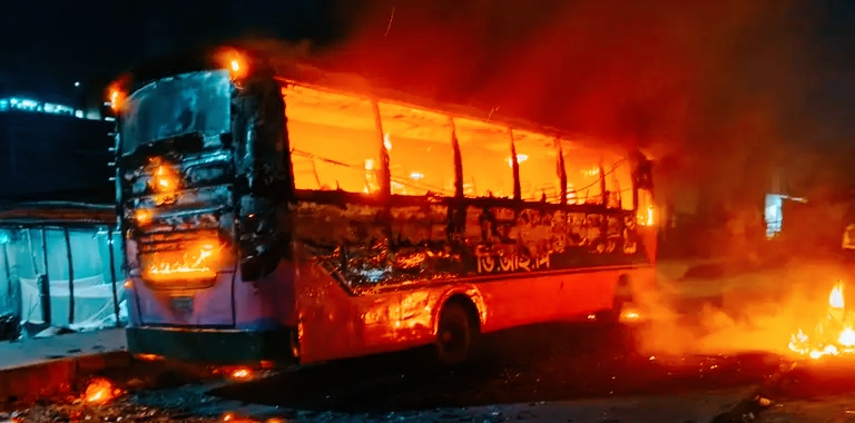 গাজীপুরে সড়কের পাশে দাঁড়িয়ে থাকা ৩টি বাসে আগুন দিয়েছে দুর্বৃত্তরা