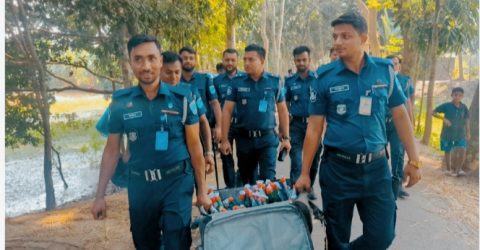 ফরিদপুরের ভাঙ্গা মহাসড়কের পাশে মিলল লাগেজ ভর্তি পেট্রোল বোমা