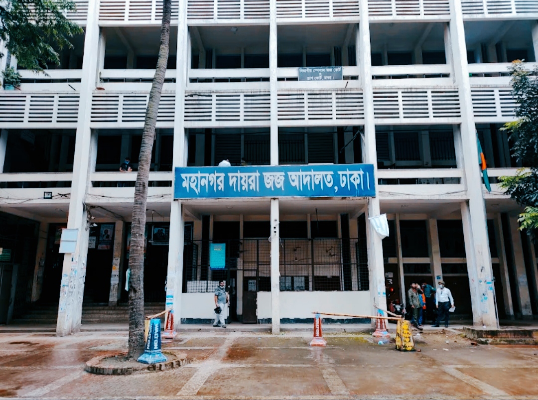 “পি‌পি অফিসের সামনে ককটেল নয়, পটকা—পুলিশের নতুন দাবি”