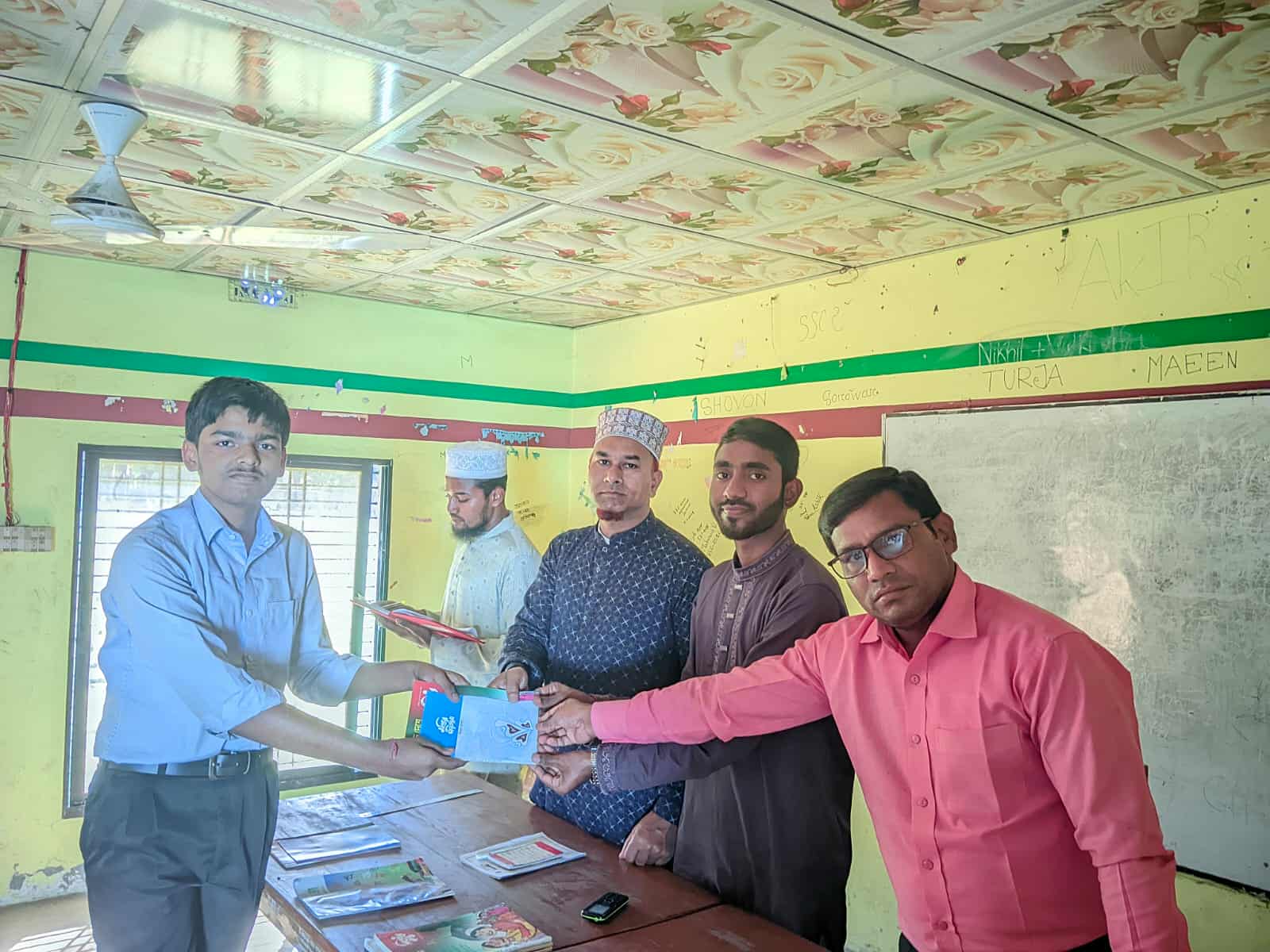 ভূরুঙ্গামারী পাইলট সরকারি উচ্চ বিদ্যালয়ে ছাত্রশিবিরের আয়োজনে প্রাণবন্ত কুইজ প্রতিযোগিতা